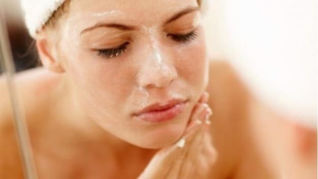 Sử dụng obagi Gentle Rejuvenation Soothing Cleanser đúng cách